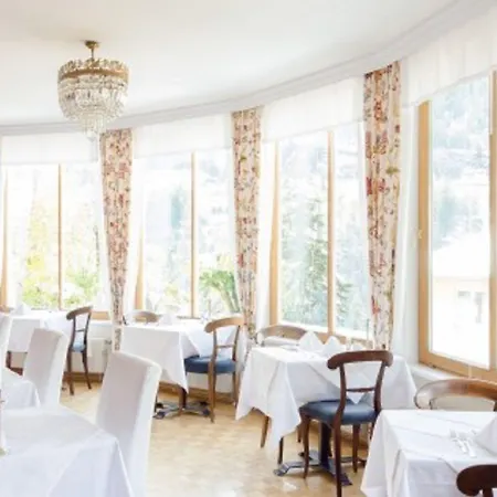 فندق وكورهاوس إكسيلسيور