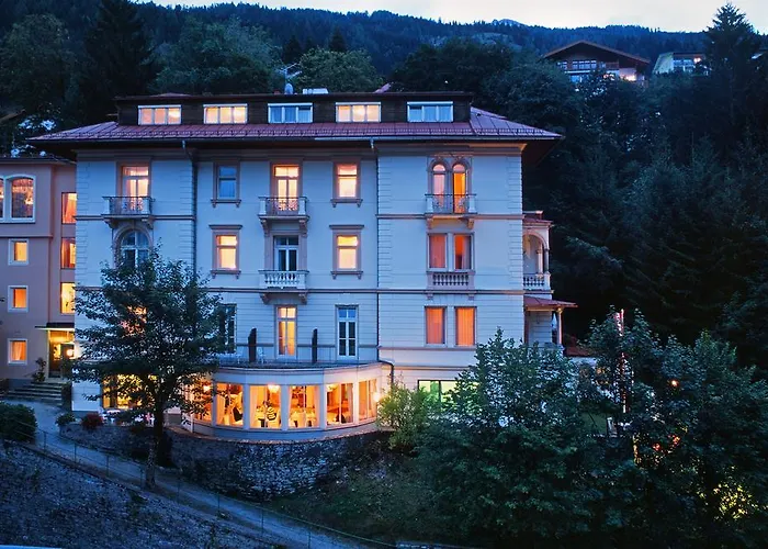 فندق وكورهاوس إكسيلسيور 3*